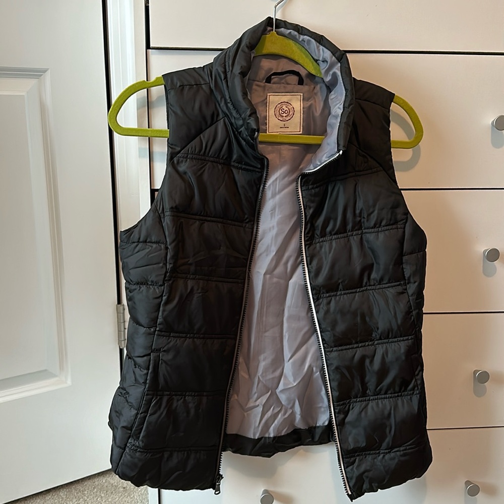 NWOT black puffer vest